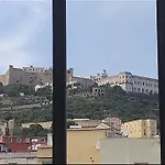 O Munaciell A Piazza Plebiscito Con Vista San Martino *