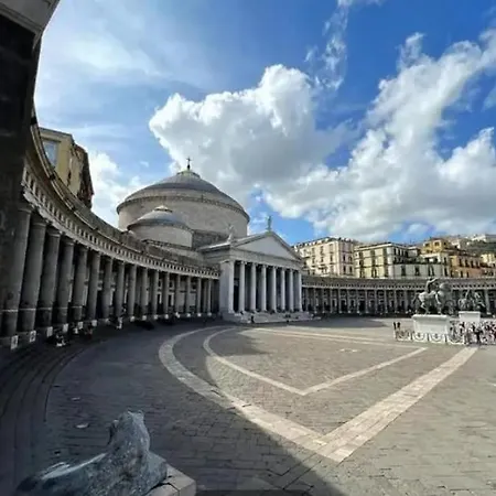 O Munaciell A Piazza Plebiscito Con Vista San Martino Apartment *